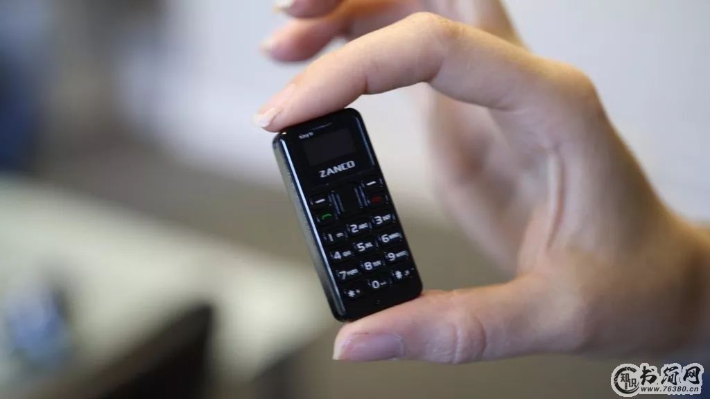 世界上最小的手机-质量仅为13克